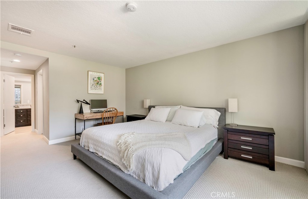 880 W 1st Street 403