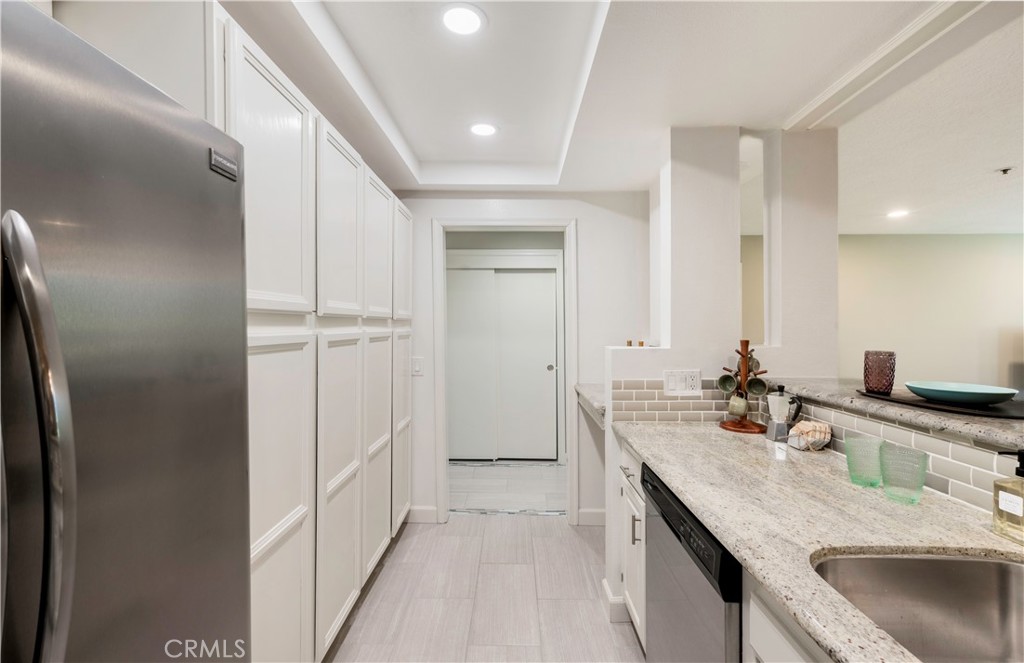 880 W 1st Street 403