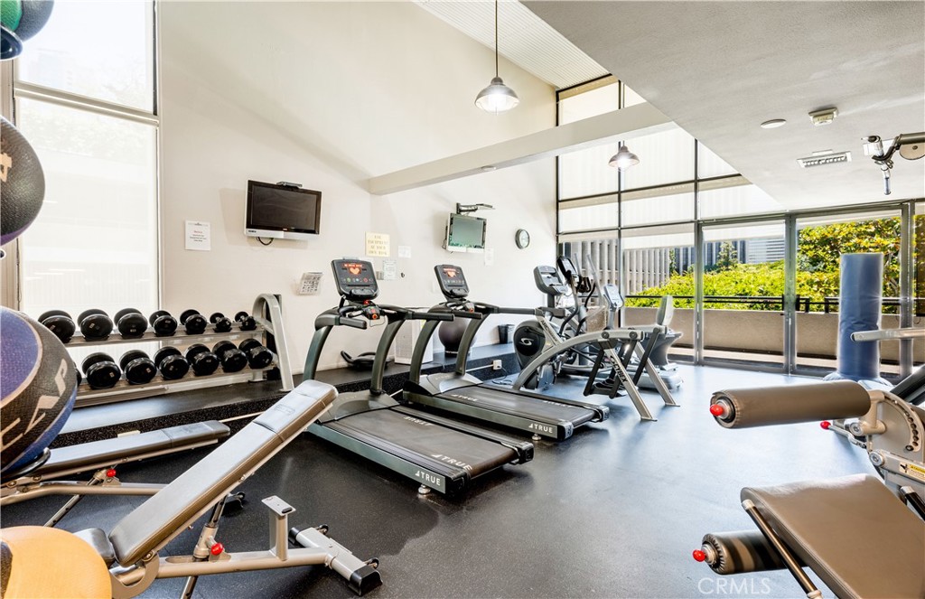 880 W 1st Street 403