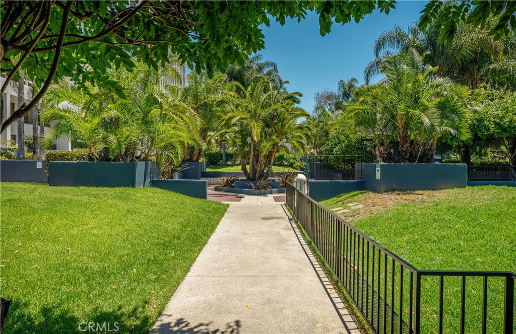 880 W 1st Street 403