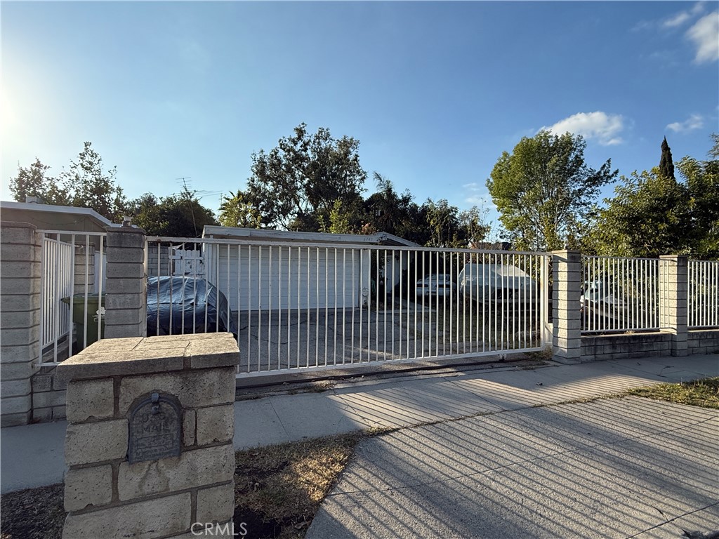 6747 Sunnybrae Avenue