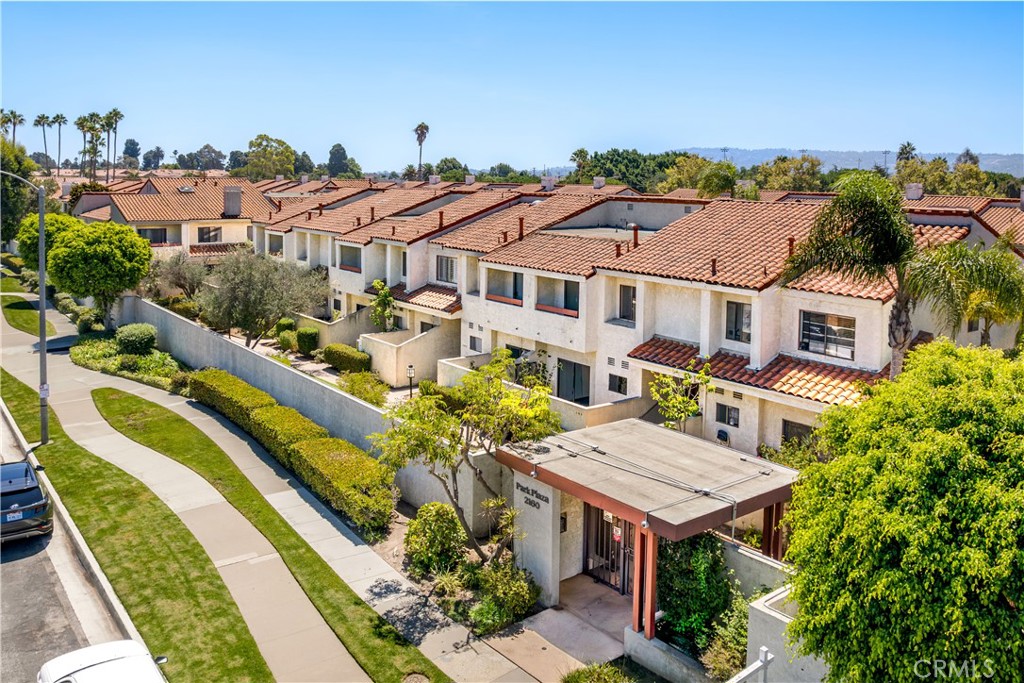 2160 Plaza Del Amo 162