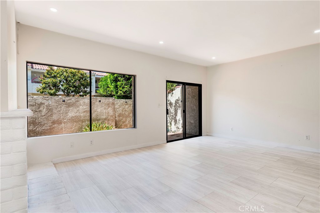 2160 Plaza Del Amo 162