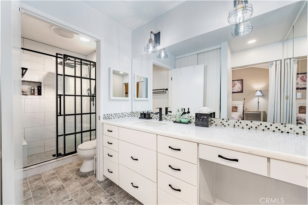 25900 Oak Street 102