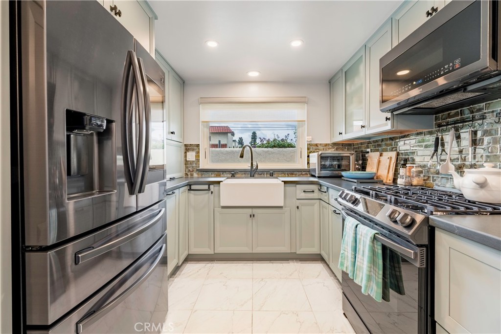 25900 Oak Street 102