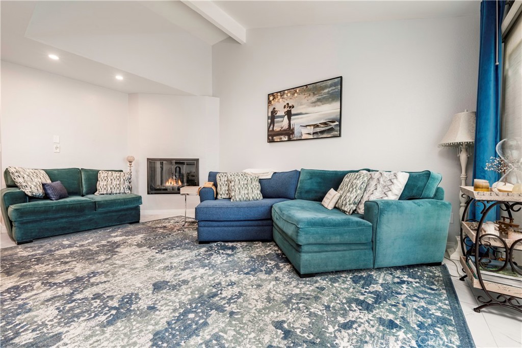 25900 Oak Street 102