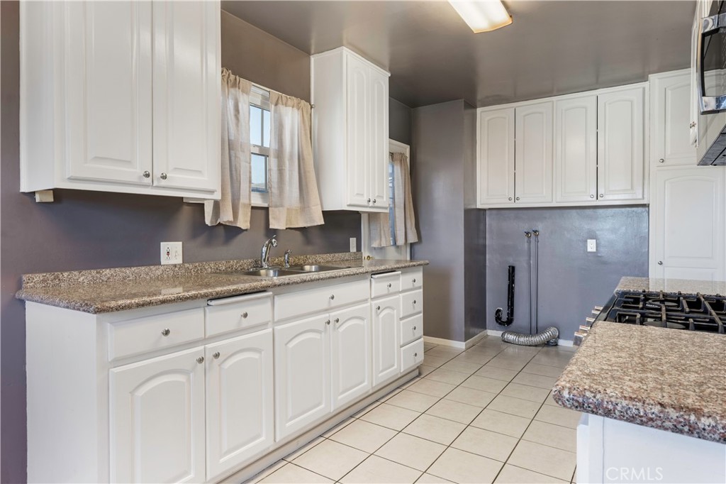 1520 W 215th