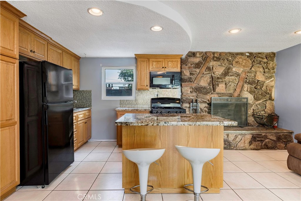 1520 W 215th