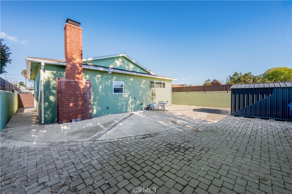 1520 W 215th