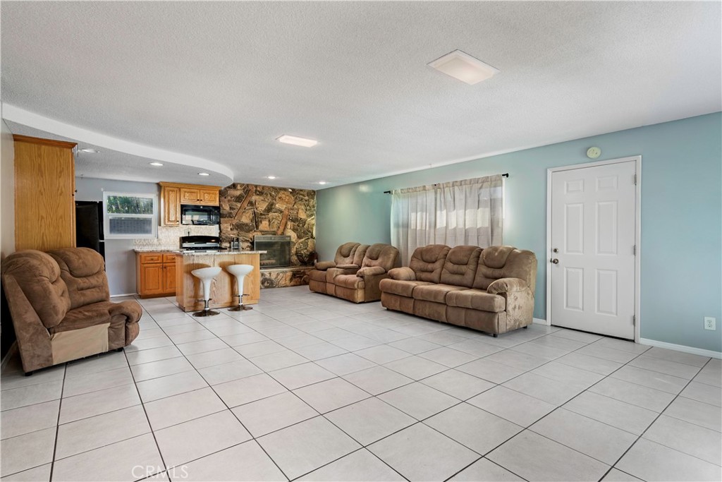 1520 W 215th