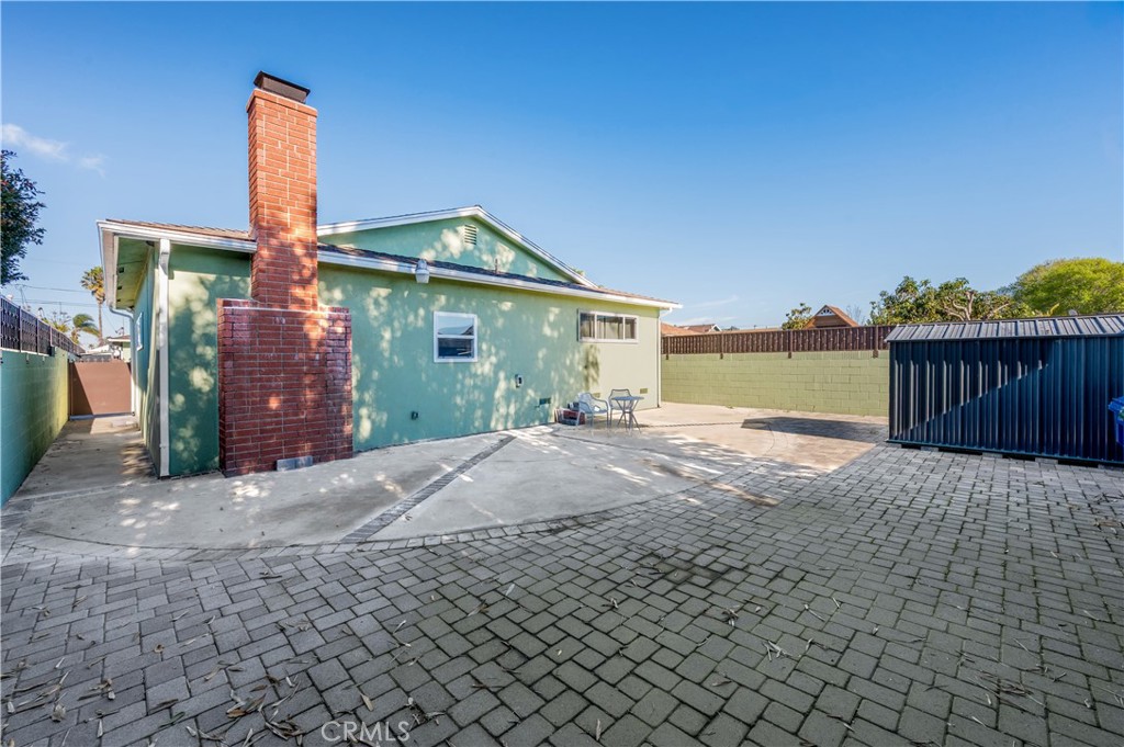 1520 W 215th