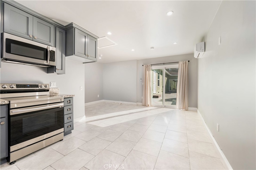 1520 W 215th