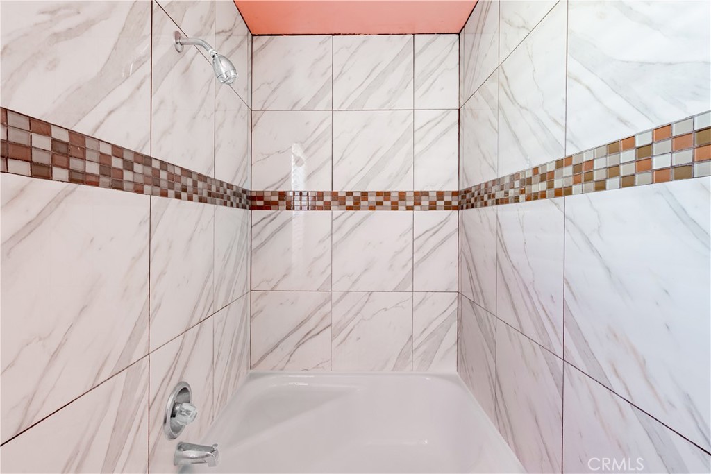 1520 W 215th