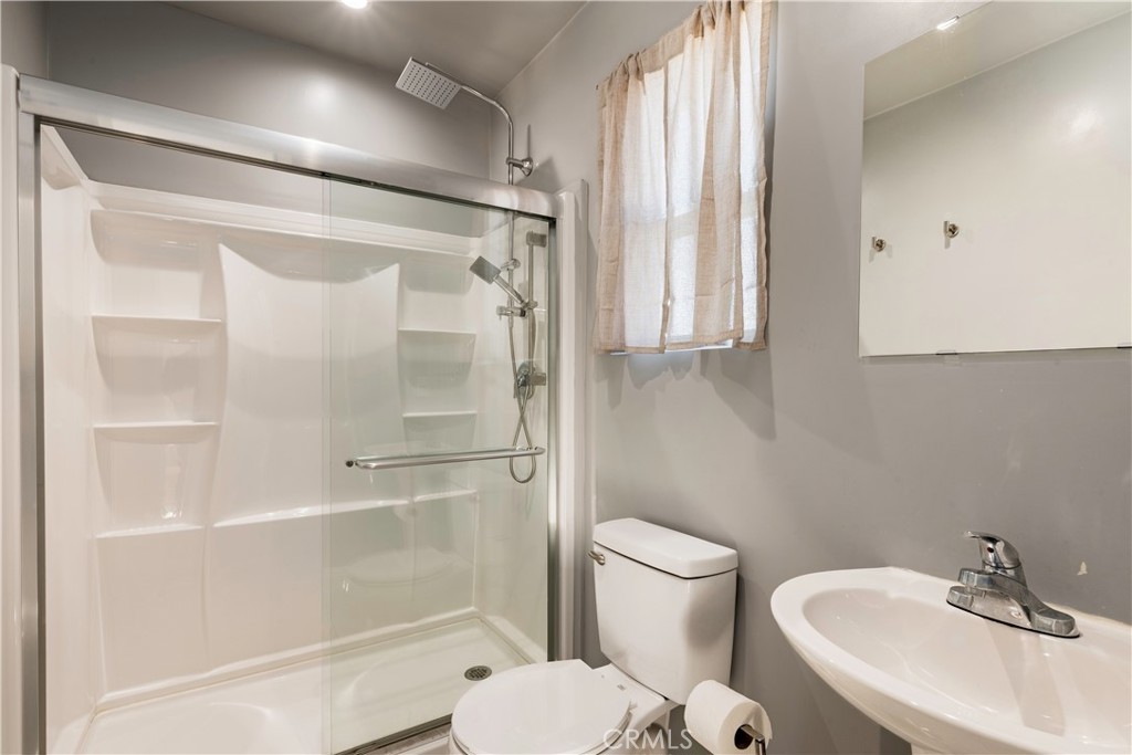 1520 W 215th