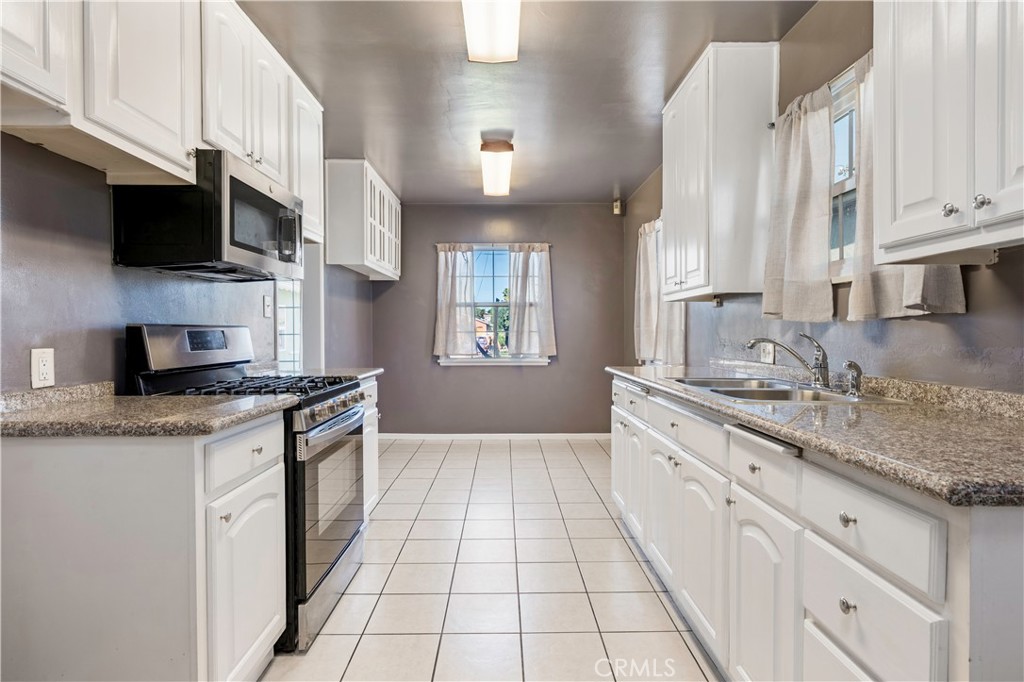 1520 W 215th