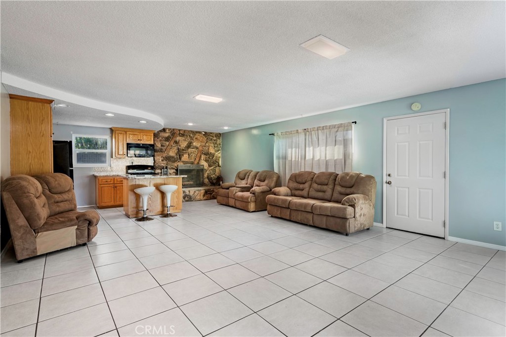 1520 W 215th