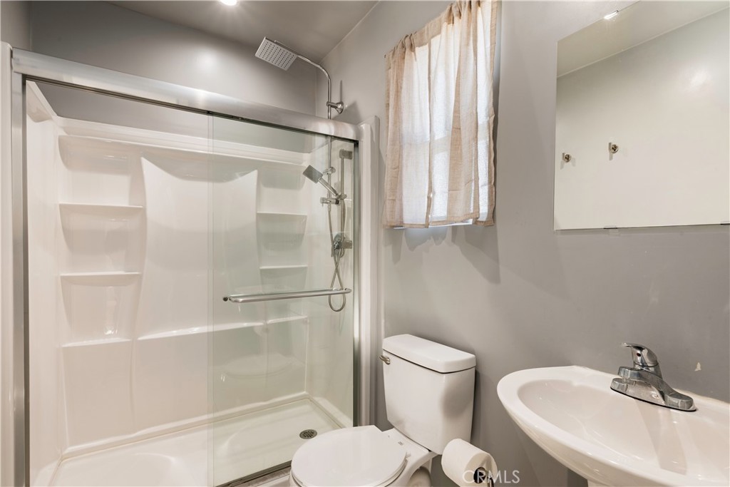 1520 W 215th