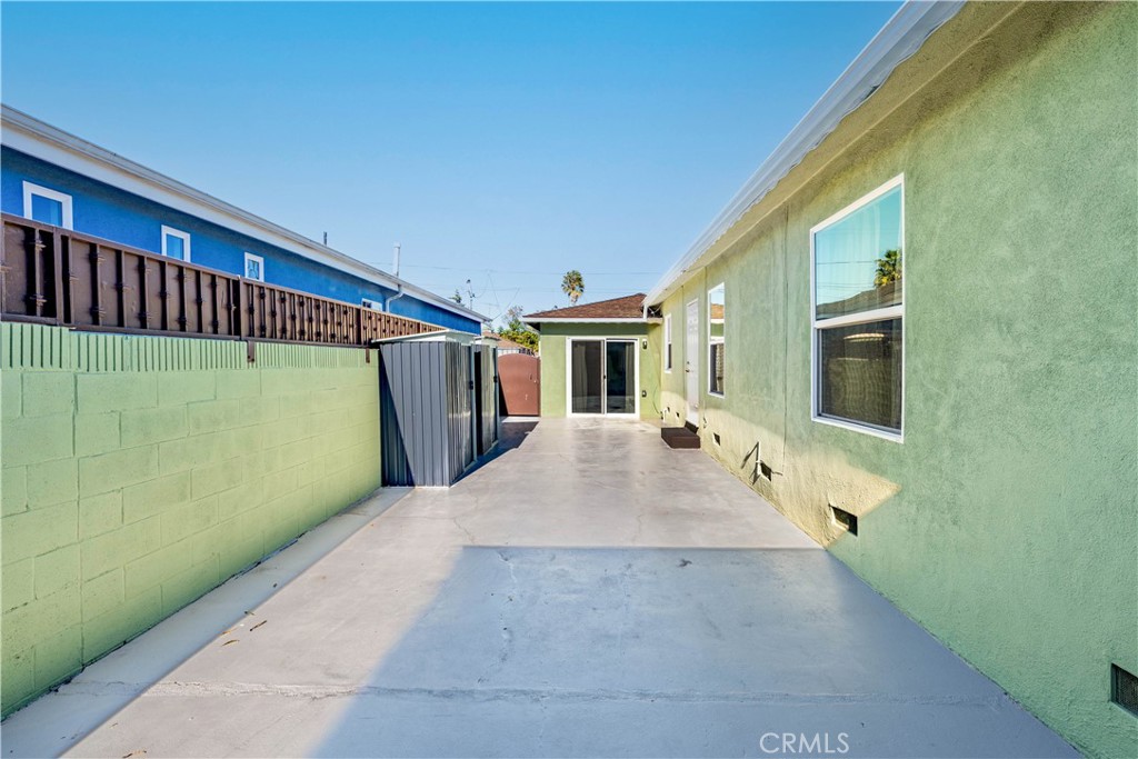 1520 W 215th