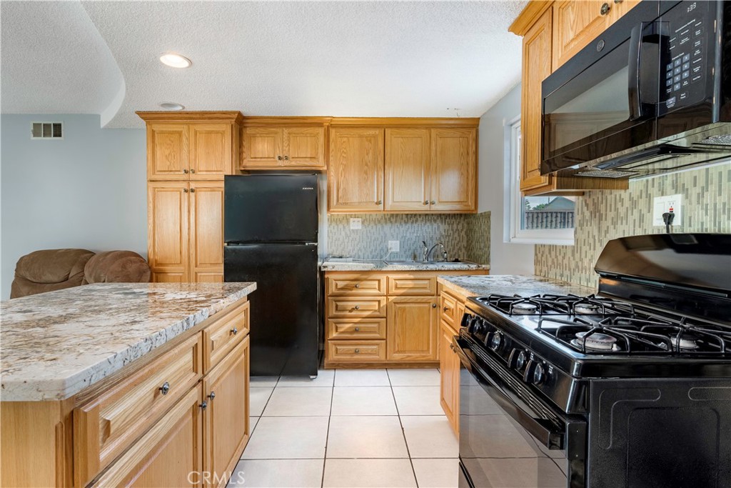 1520 W 215th