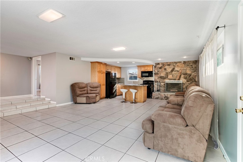 1520 W 215th