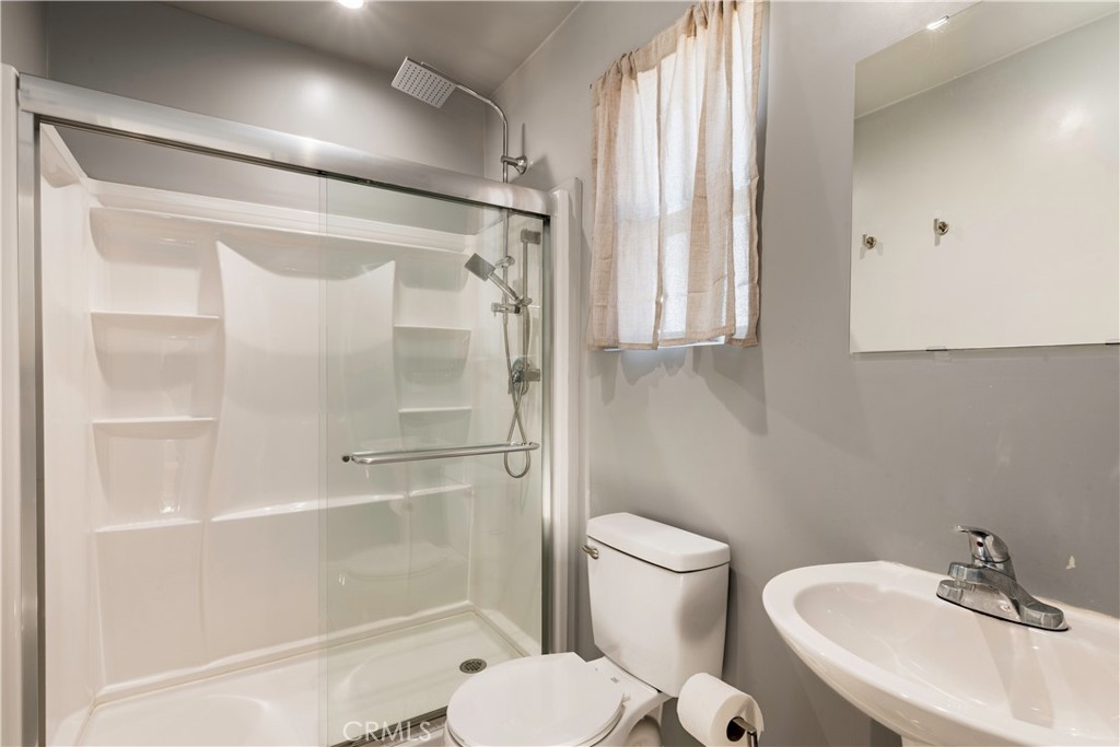 1520 W 215th