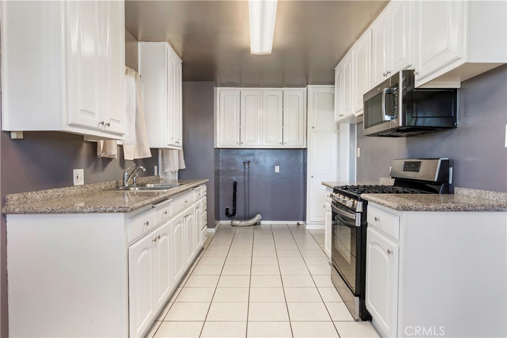 1520 W 215th