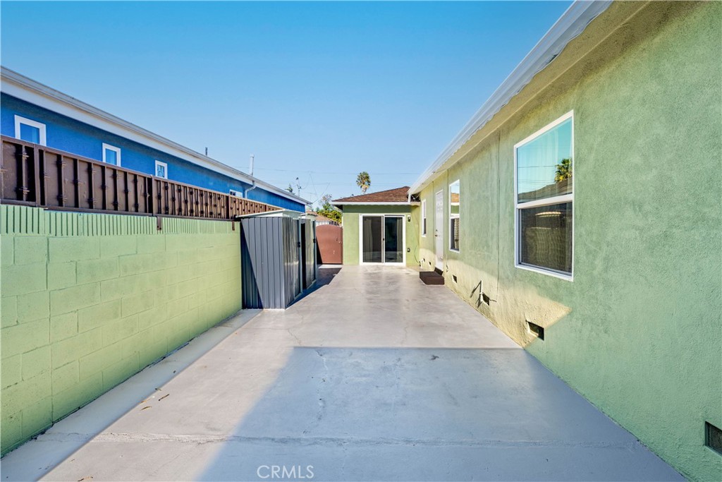 1520 W 215th