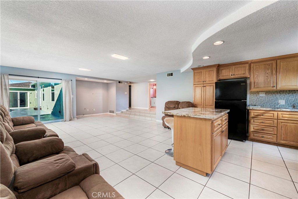1520 W 215th