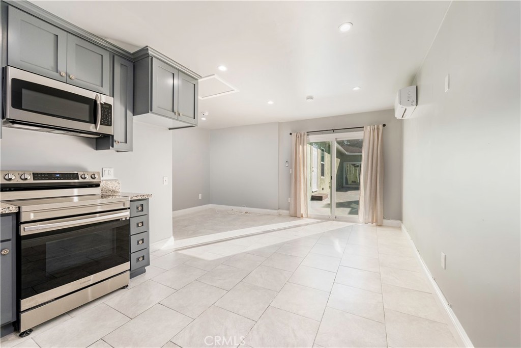 1520 W 215th