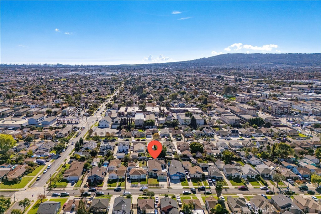 1520 W 215th