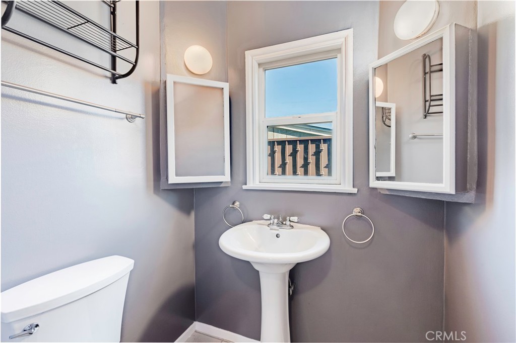 1520 W 215th