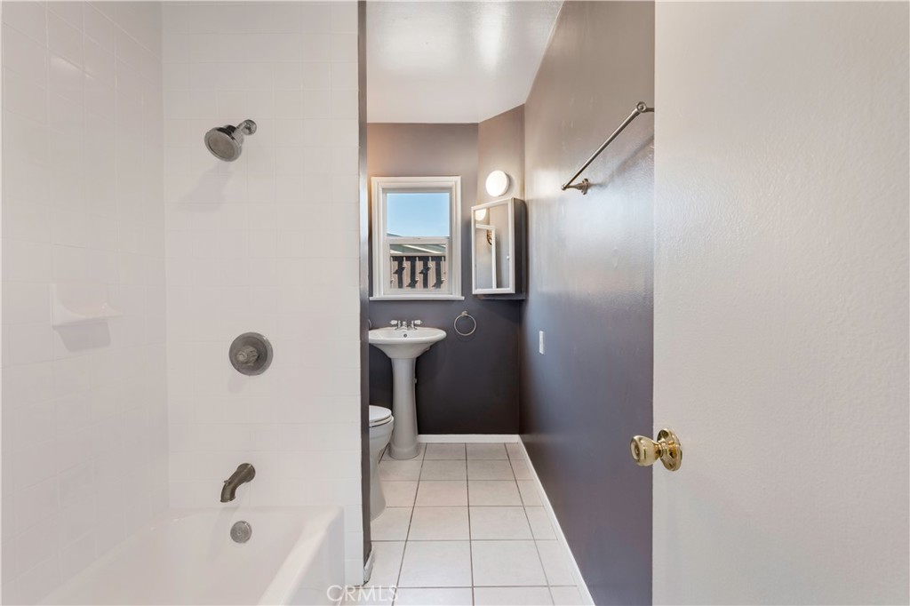 1520 W 215th