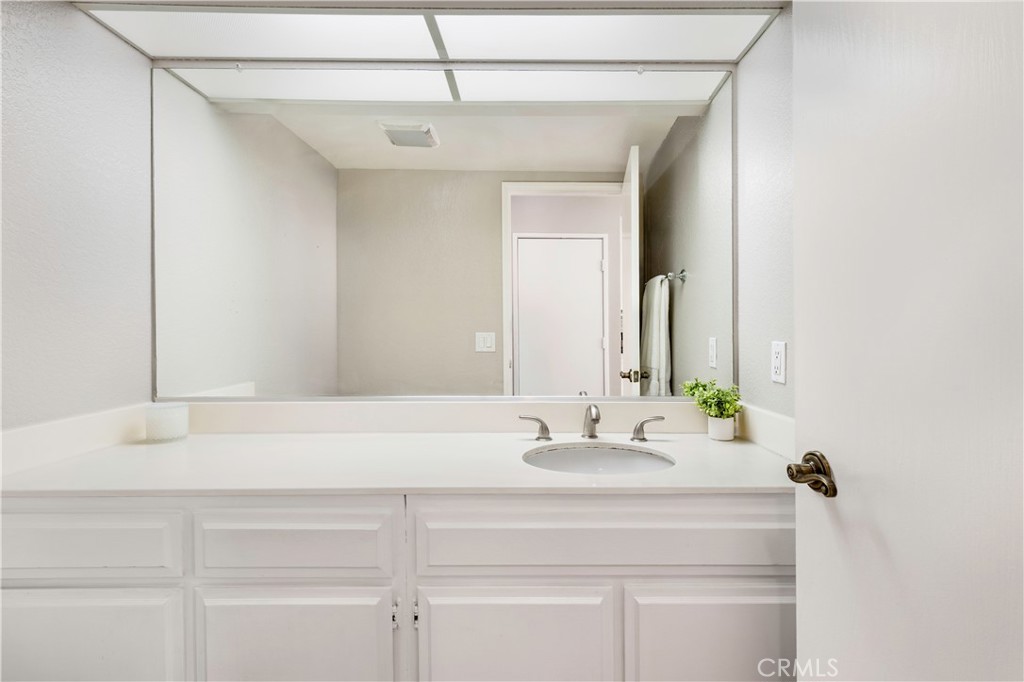 18050 Prairie Avenue B