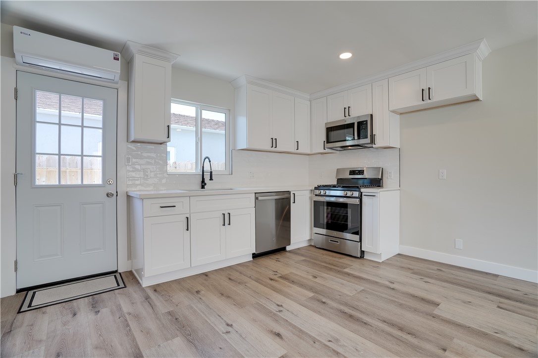 120 E Mariposa