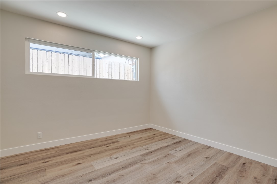 120 E Mariposa