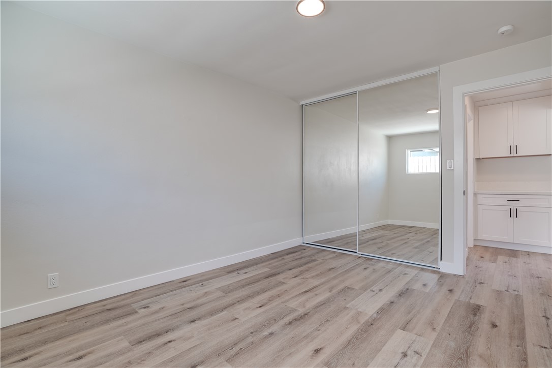 120 E Mariposa