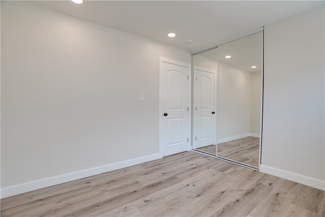 120 E Mariposa