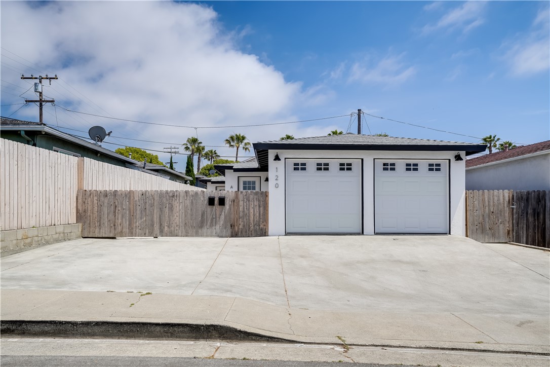 120 E Mariposa
