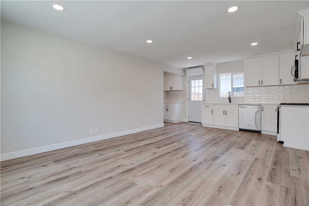120 E Mariposa