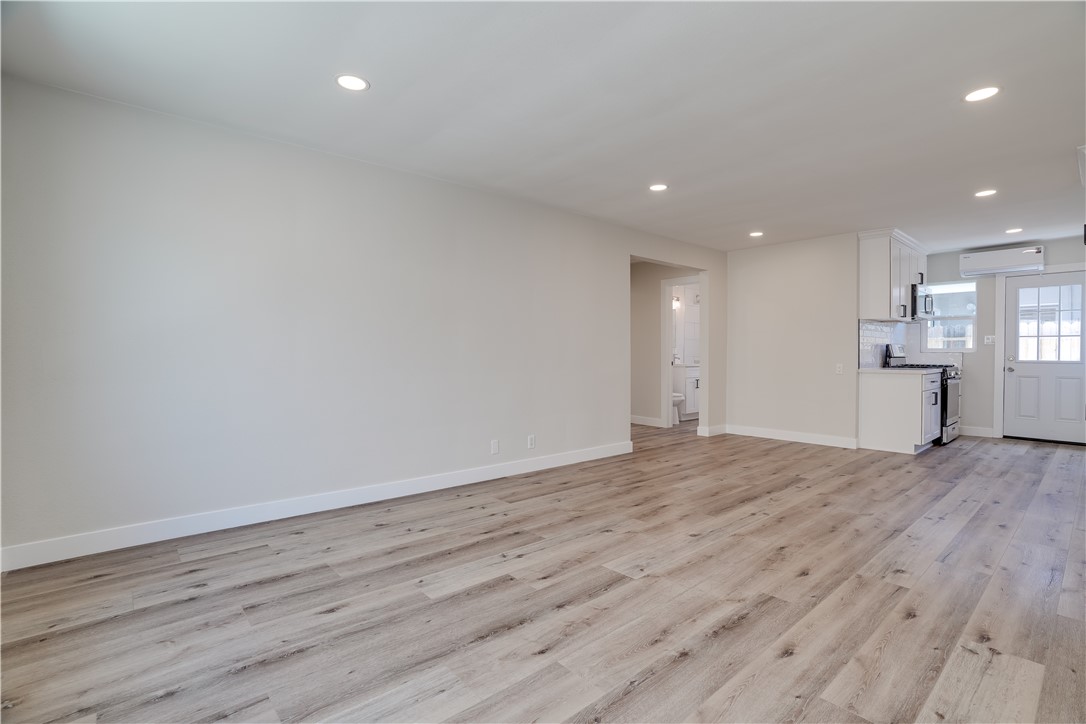 120 E Mariposa