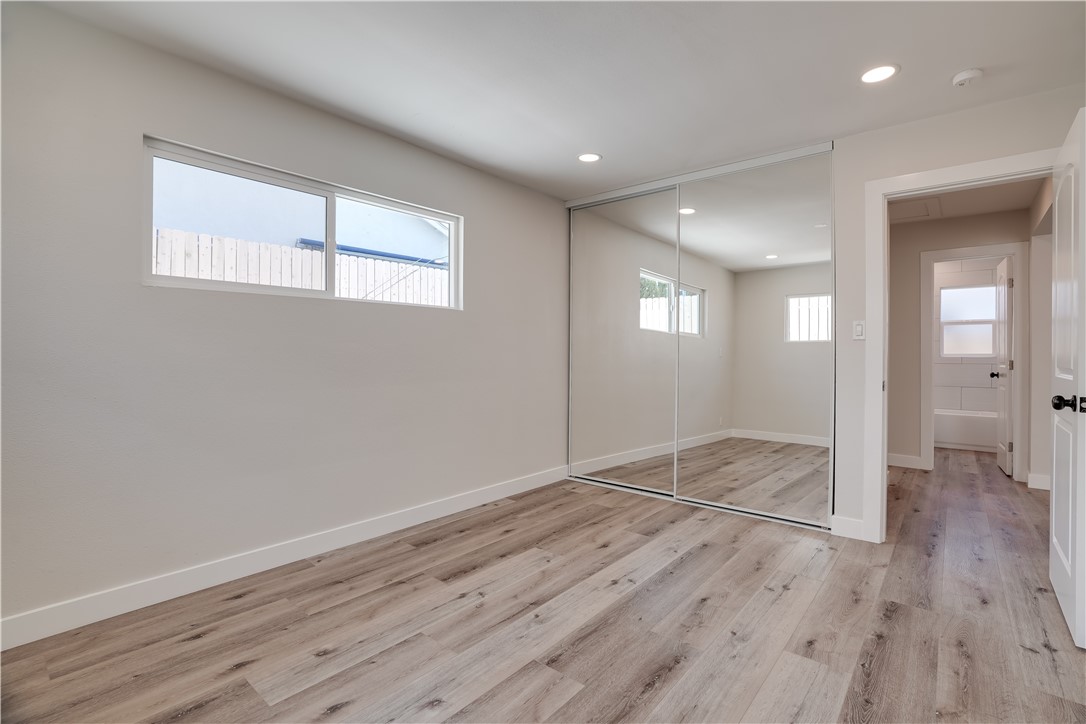 120 E Mariposa