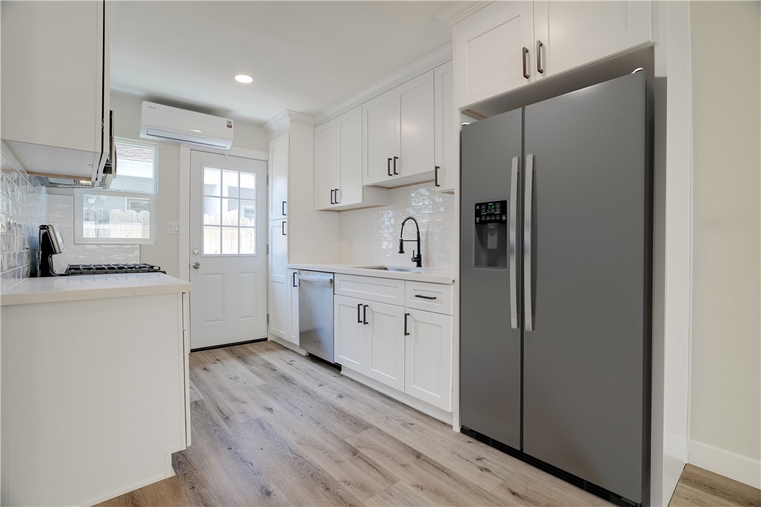 120 E Mariposa