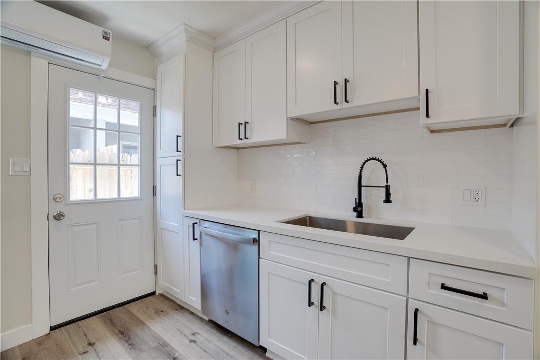 120 E Mariposa