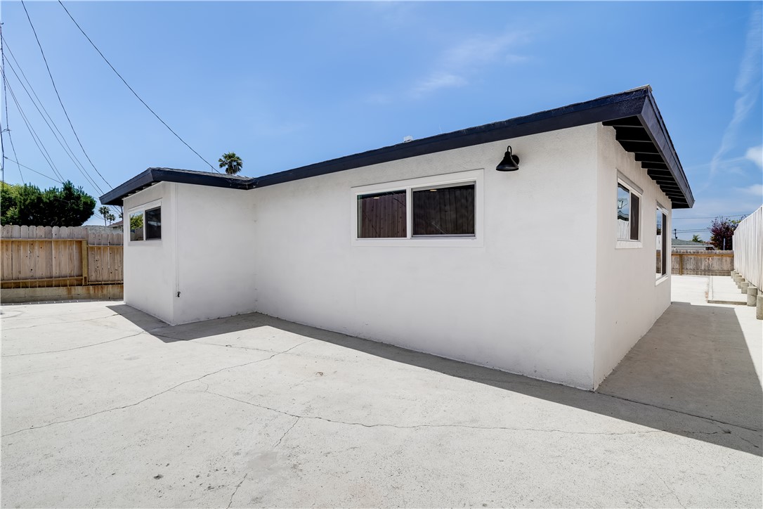 120 E Mariposa