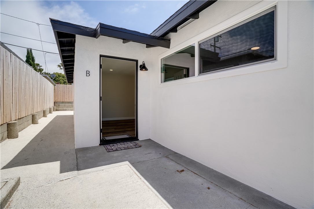120 E Mariposa