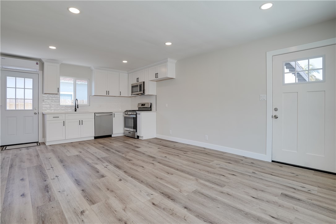 120 E Mariposa
