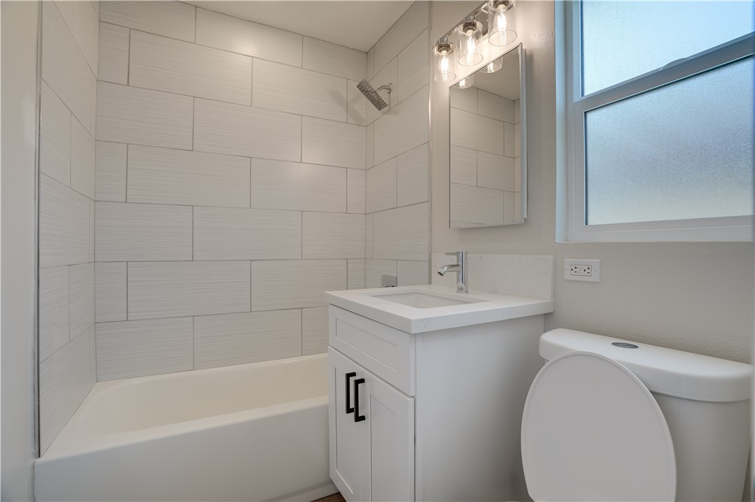 120 E Mariposa