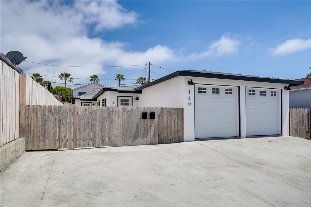 120 E Mariposa