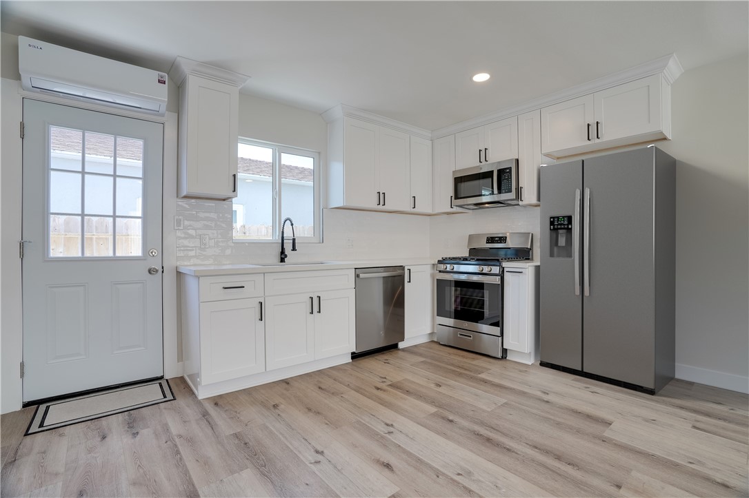 120 E Mariposa