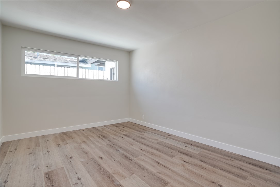 120 E Mariposa
